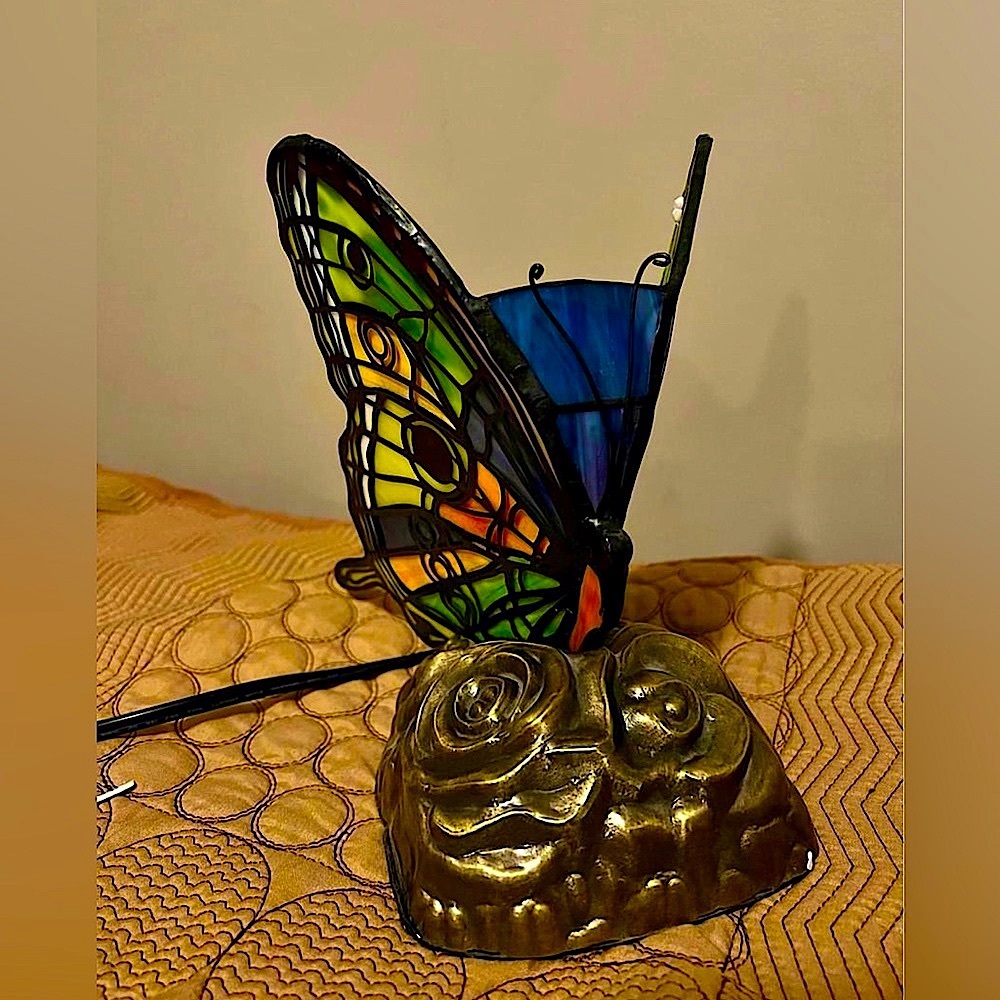 BNIB Stained Glass Butterfly Lamp 🦋 - Picture 5 of 7